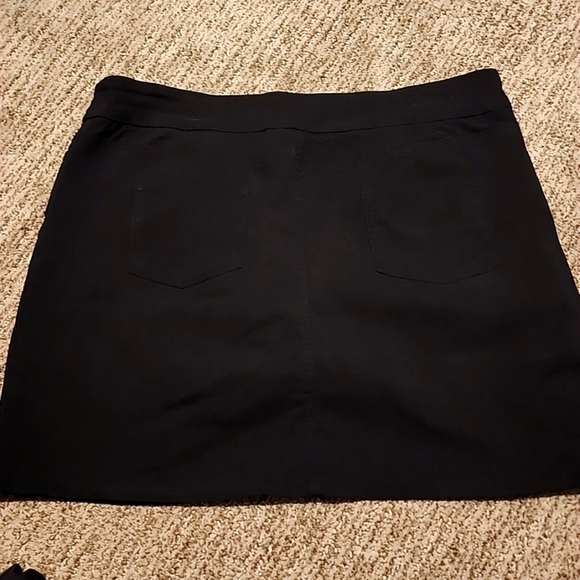 Soft Surroundings black skort size large waist 18 1/2 and length 17 inches - Picture 2 of 7